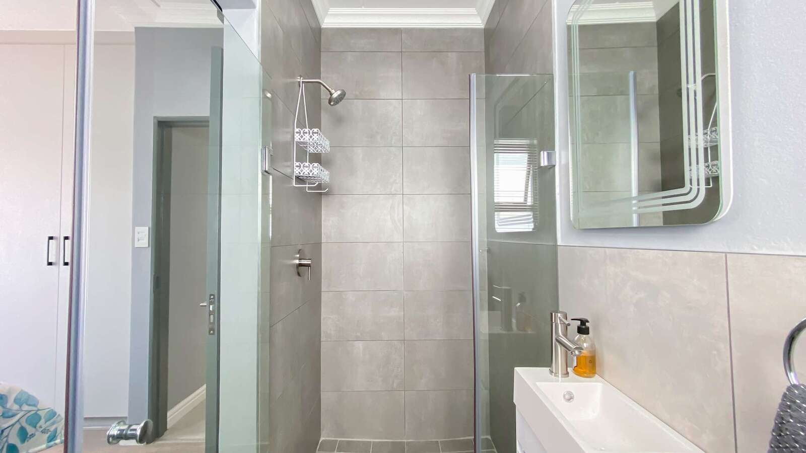 En-Suite Bathroom -2-