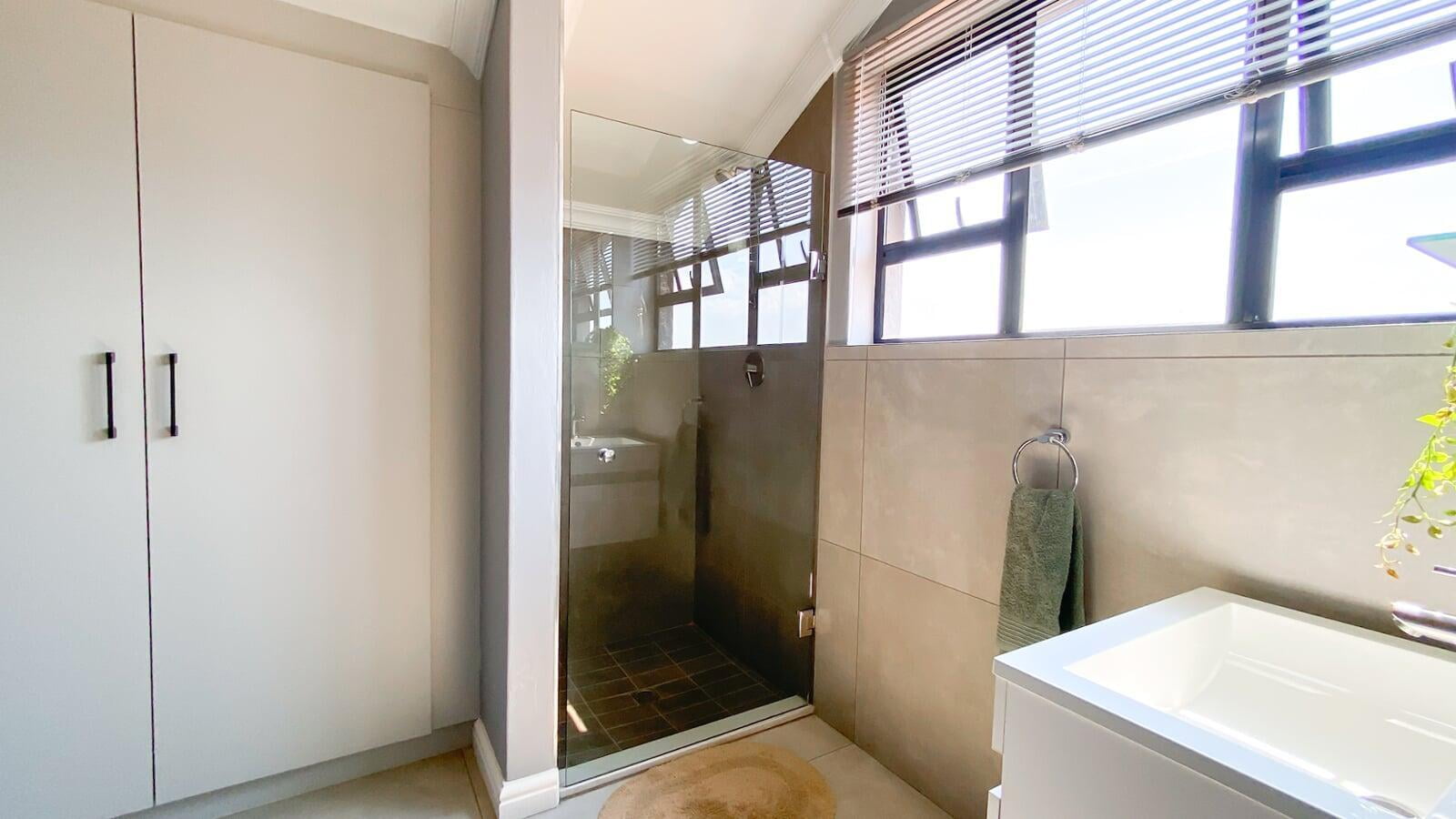 First Floor Loft En Suite 3