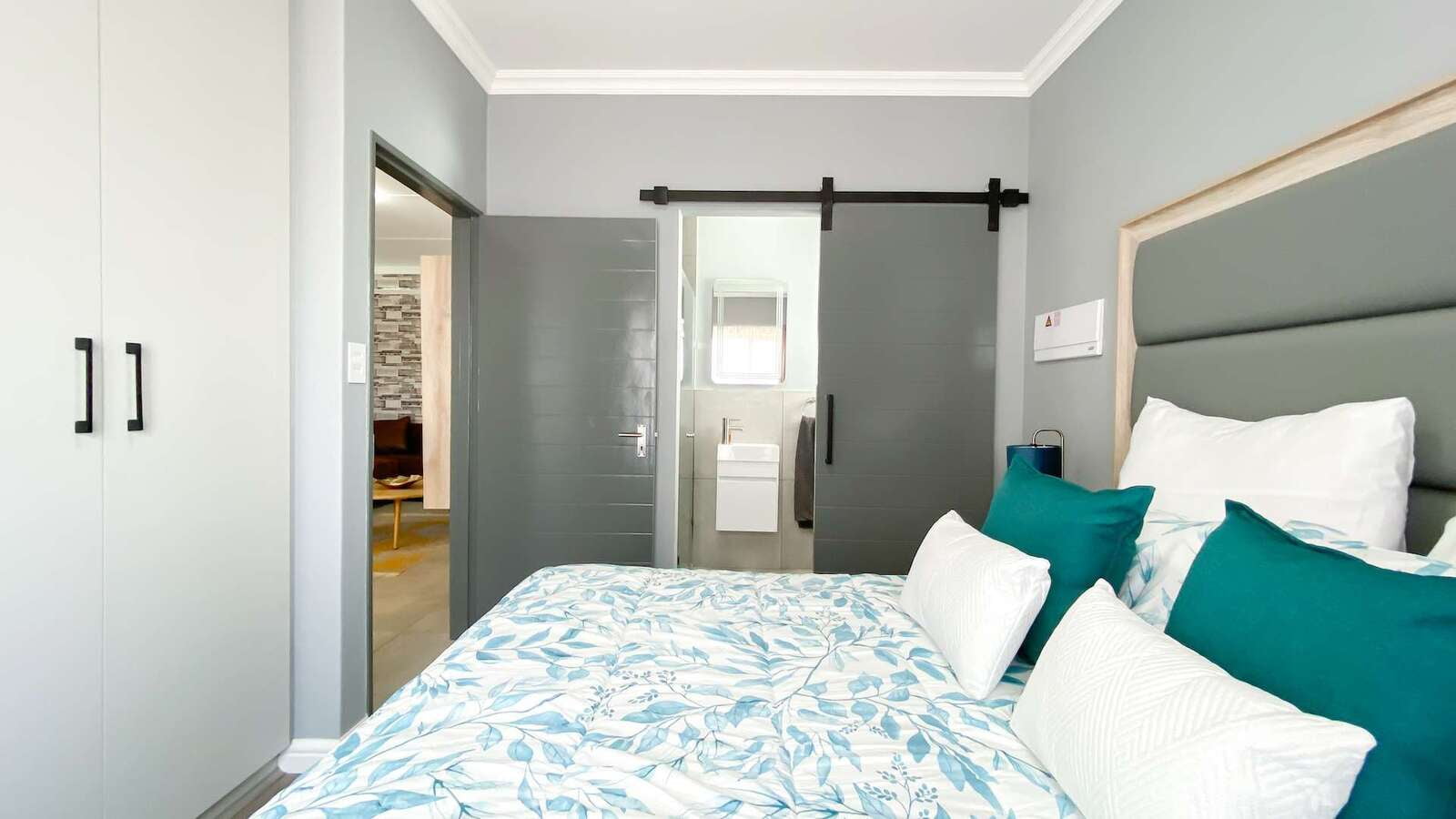 Main Bedroom -3-